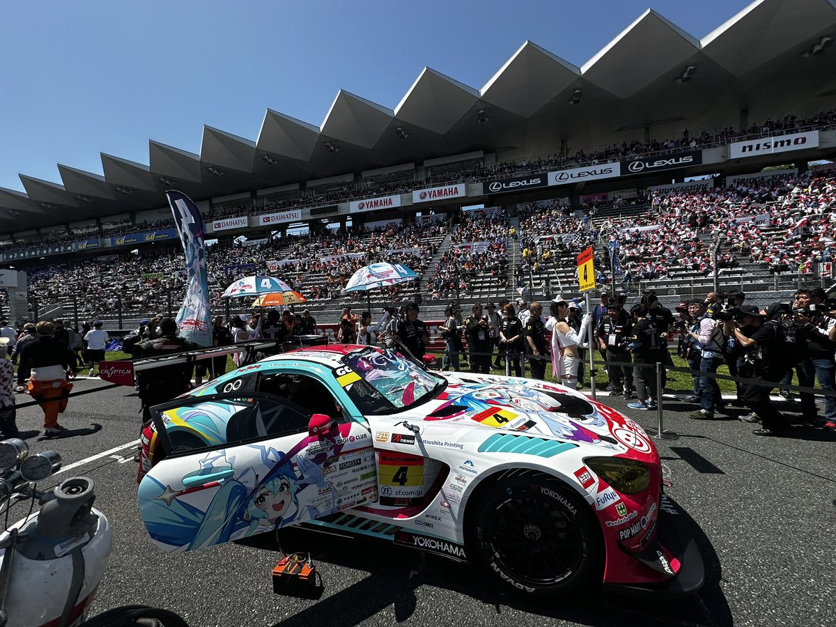 AbeFuchs's tweet image. SUPER GT Rd2 富士3時間レース

GOODSMILE RACING &amp;amp; Team UKYO 
初音ミクAMG GT 

スタートから1時間30分が過ぎGT300クラストップは#88、#31、そして3位に我らが#4号車　片岡選手がドライブしております
まだまだ半分、巻き返しに期待です

#fightgsr  
#fuchs 
#abeshokai
#初音ミク
#SUPERGT
