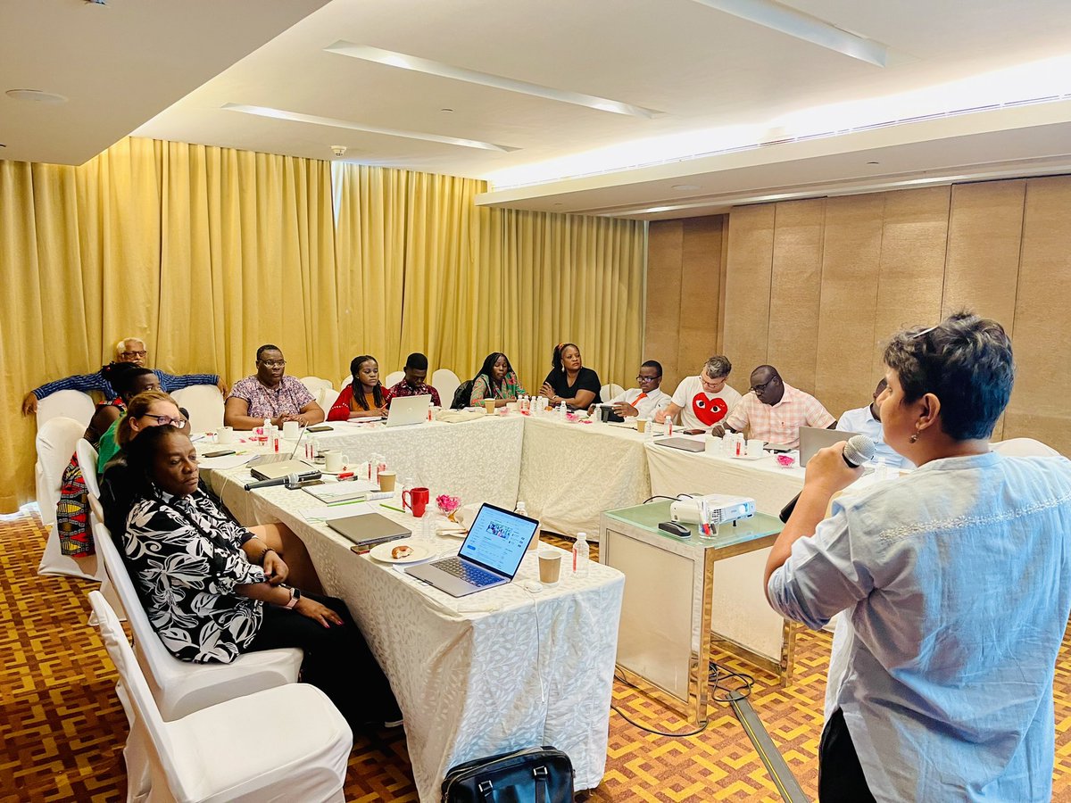 #IP expert Leena Menghaney from @MSF_access gives an inspiring teach-in on compulsory licensing at the @UTDCommunities annual delegation retreat in Mumbai 🌏💊📣🇮🇳 #treatmentactivism #A2M @UNITAID