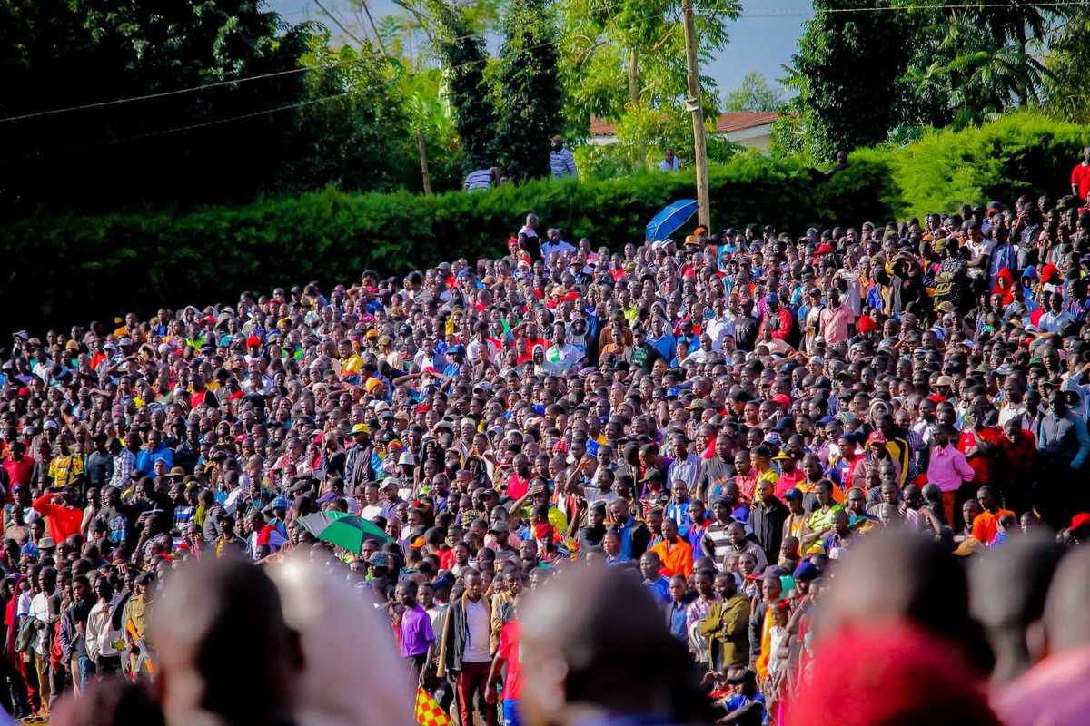 Secondary School Football crowds in Uganda are unmatched on the continent. 

#SportsBlaze #AfricanFootball 
📸 @USSSAOnline