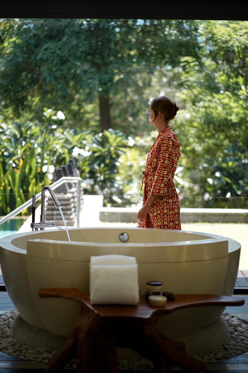 Find release through pampering your senses in our opulent bathroom retreat.

Discover more: ritzcarltonbali.com

#RitzCarlton #RitzCarltonBali #Marriott #marriottbonvoy