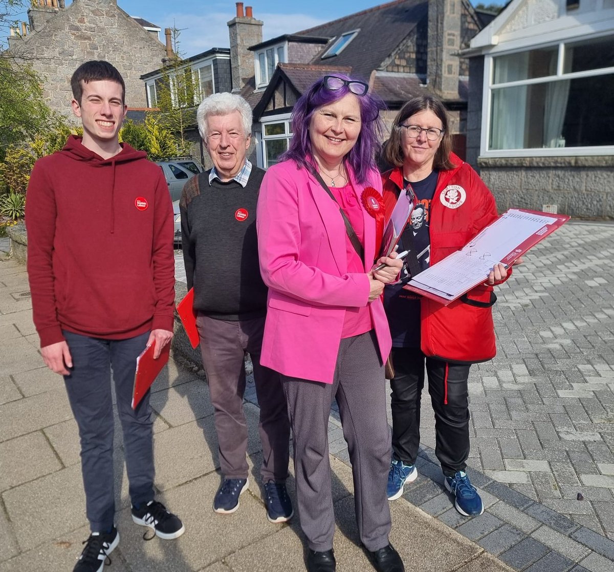 We were out and about speaking to voters in sunny Kittybrewster and Hilton - lots of people fed up with two failing governments and ready for change 🗳️🌹💪 #ScottishLabour #AberdeenNorth