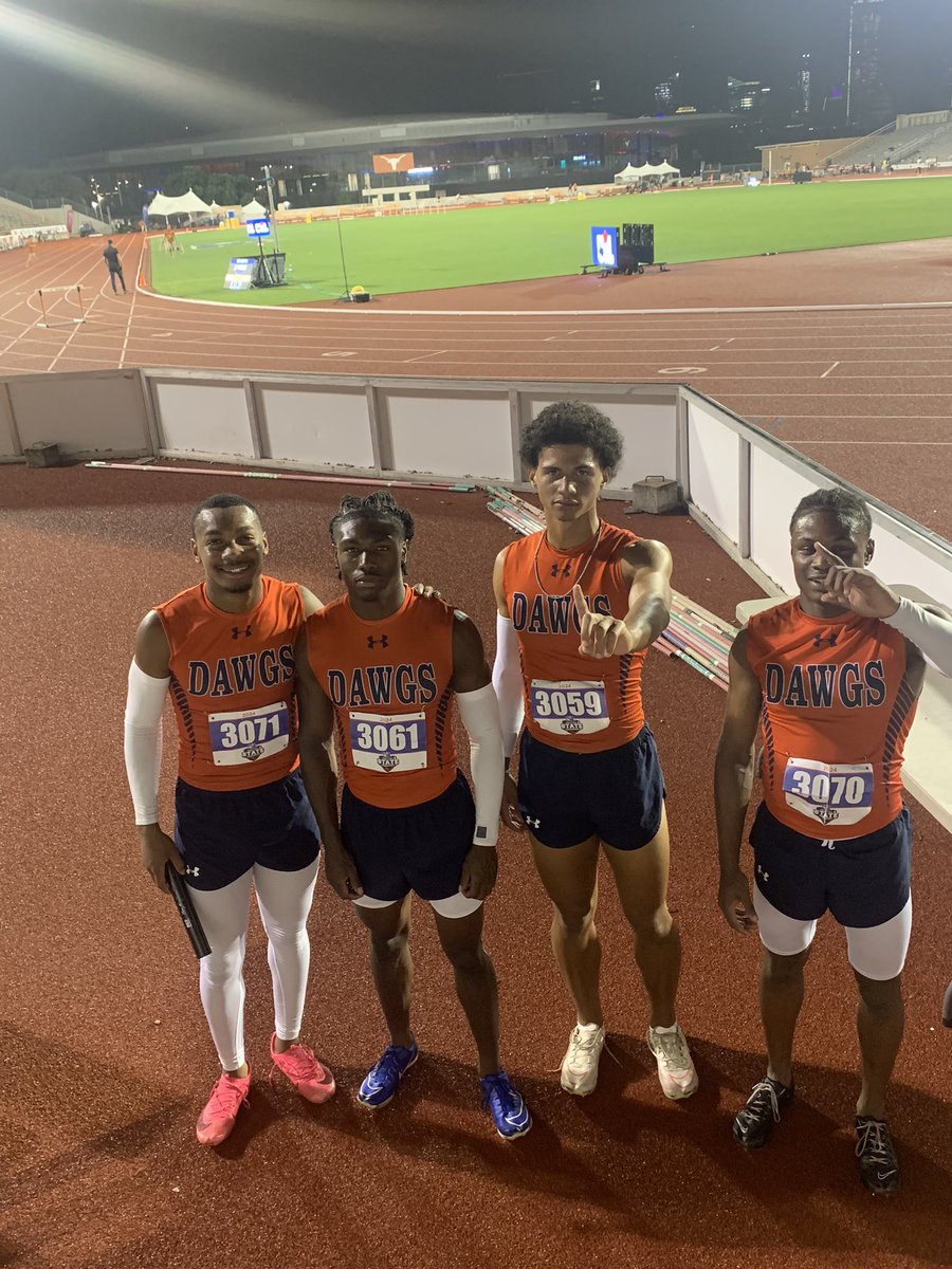 McrosbyMelvin's tweet image. Different quartet same result @DkTyler_25 @keithondavis18 @JP_Walker26 @OffTaylorBriggs are your back-to-back 5A State Champs in the 4x400 relay! But also new school record holders in the event! Who wouldn’t want to be a BULLDOG?!
