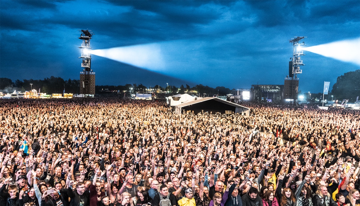 En musikfestival i Malmö.
Sveriges våldsmonopol mobiliserar så kraftigt att dom tar in hjälp från våra nordiska grannar.

Samtidigt har vi Sweden rock festival i blekinge om 1 månad.
Under alla år jag varit där har jag inte sett ett enda bråk