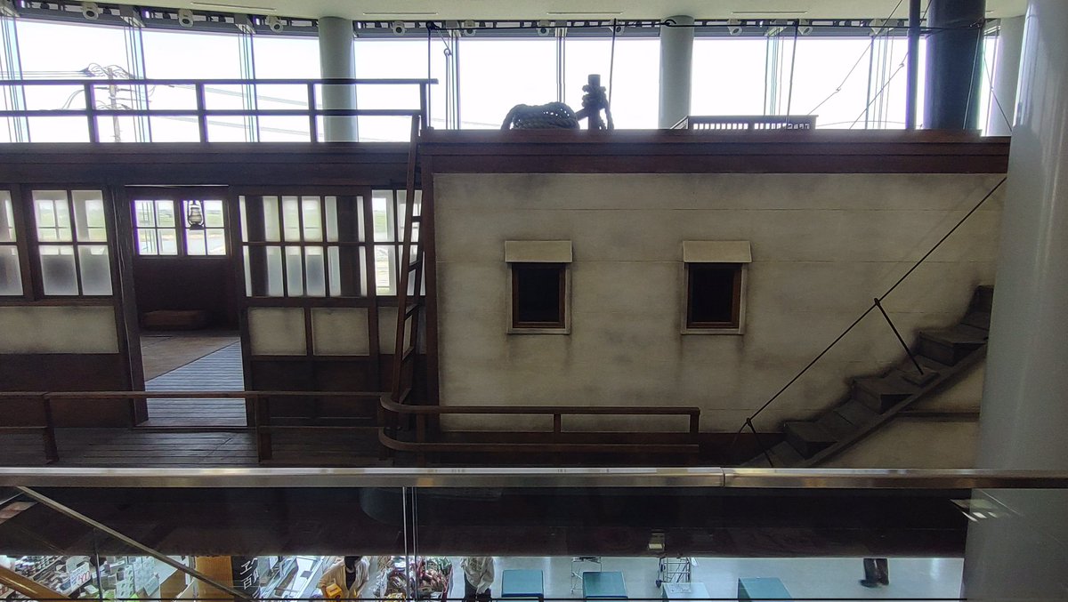 aprilcafe_mini's tweet photo. 昨日行った、江別河川防災ステーションには外輪船「上川丸」が展示してあります
これ金カムでアシリパさんたちが乗っていた船のモデルなんですね https://t.co/ciVMCkSiOP