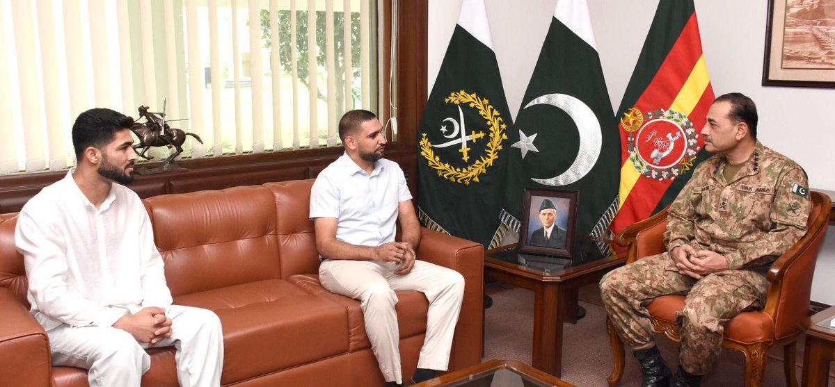 #ISPR Alhamdulillah met General Syed Asim Munir, NI (M), Chief of Army Staff thank you for motivation and your promised support for the future (#COAS) @PakistanFauj #pakistanarmy #ispr