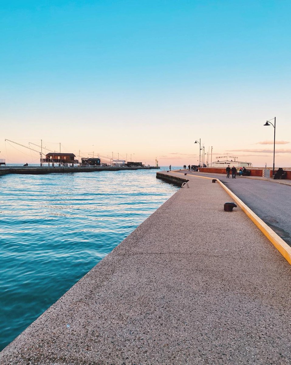 Weekend di primavera al mare... Passeggiata nello storico borgo di Cesenatico Ph. _chiaradigiglio_ | #RomagnaBeach #InEmiliaRomagna #visitromagna instagram.com/p/C6iTt7fs6WP