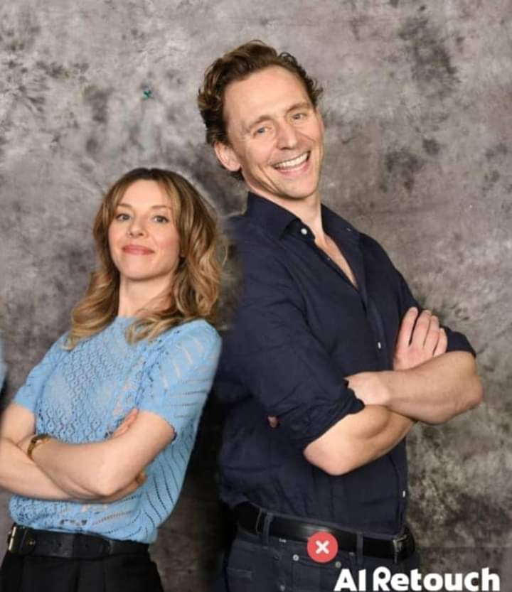 All of this is a love to see such incredible actors playing characters that they love. Tom and Sophia give me such satisfaction to see that, I have no words to describe how in love I am with a unique relationship like Loki and Sylvie 😊💖💚
#sylki #TomHiddleston #SophiaDiMartino