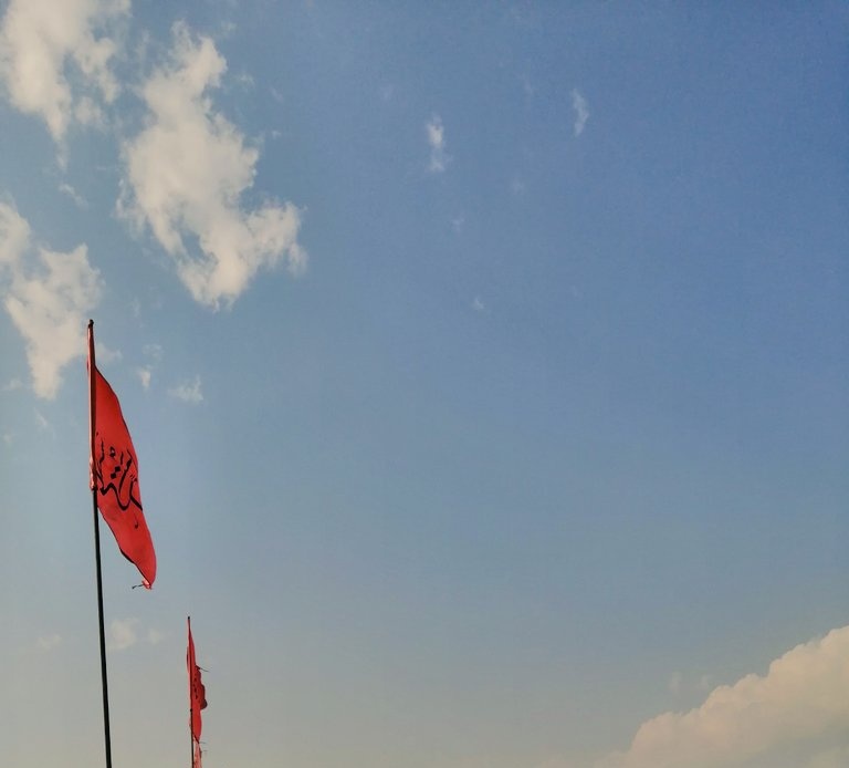 این سخن خیلی دلنشینه که رهبرمان #لبیک_یا_خامنه_ای و عشاقش پرچم را إن شاءالله به دست امام زمان #راه_روشن ارواحنافداه می رسانیم