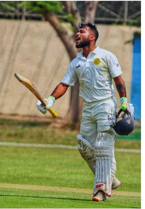 Yet another fine innings from the man!

Shubham Chatterjee has scored 136 till now against Town club for Kalighat in the quarter final. He has been a run machine for Kalighat in recent times.

I hope to see him partner Anustup Majumdar in the middle order in the next #RanjiTrophy