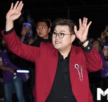 김호중 막강 티켓 파워
세계를 놀라게하는 테너 김.
평일 콘서트 전석 매진🎶💯매직!
#김호중_월드유니온오케스트라슈퍼클래식_2만석전석매진
#김호중_프리마돈나_티켓파워입증
#트바로티클래식아레나투어2024_울산
#김호중 #KIMHOJOONG
#TVAROTTI​
@hojoongofficial