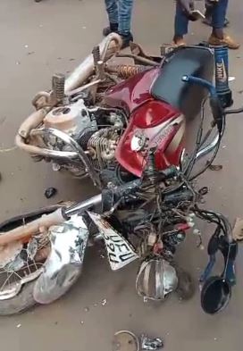 A car has this morning knocked a boda boda rider dead along Mukwano road. According to the eyewitnesses, the deceased was riding against traffic in a one-way at Mukwano-Kibuli junction. @Sserugopeter8 #MonitorUpdates