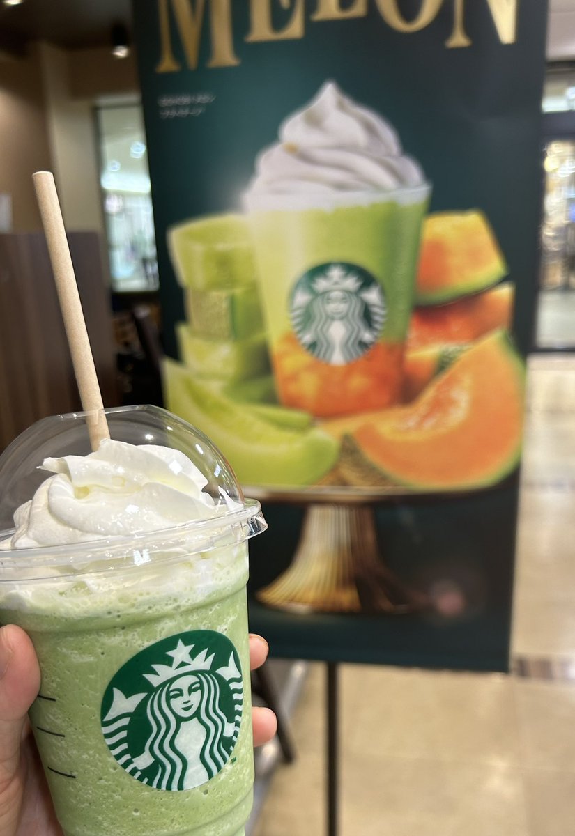 気づいたら抹茶みたいな服着て抹茶フラペチーノお持ち帰りしてるし背景メロンフラペチーノだしツッコミどころ満載
#スタバ