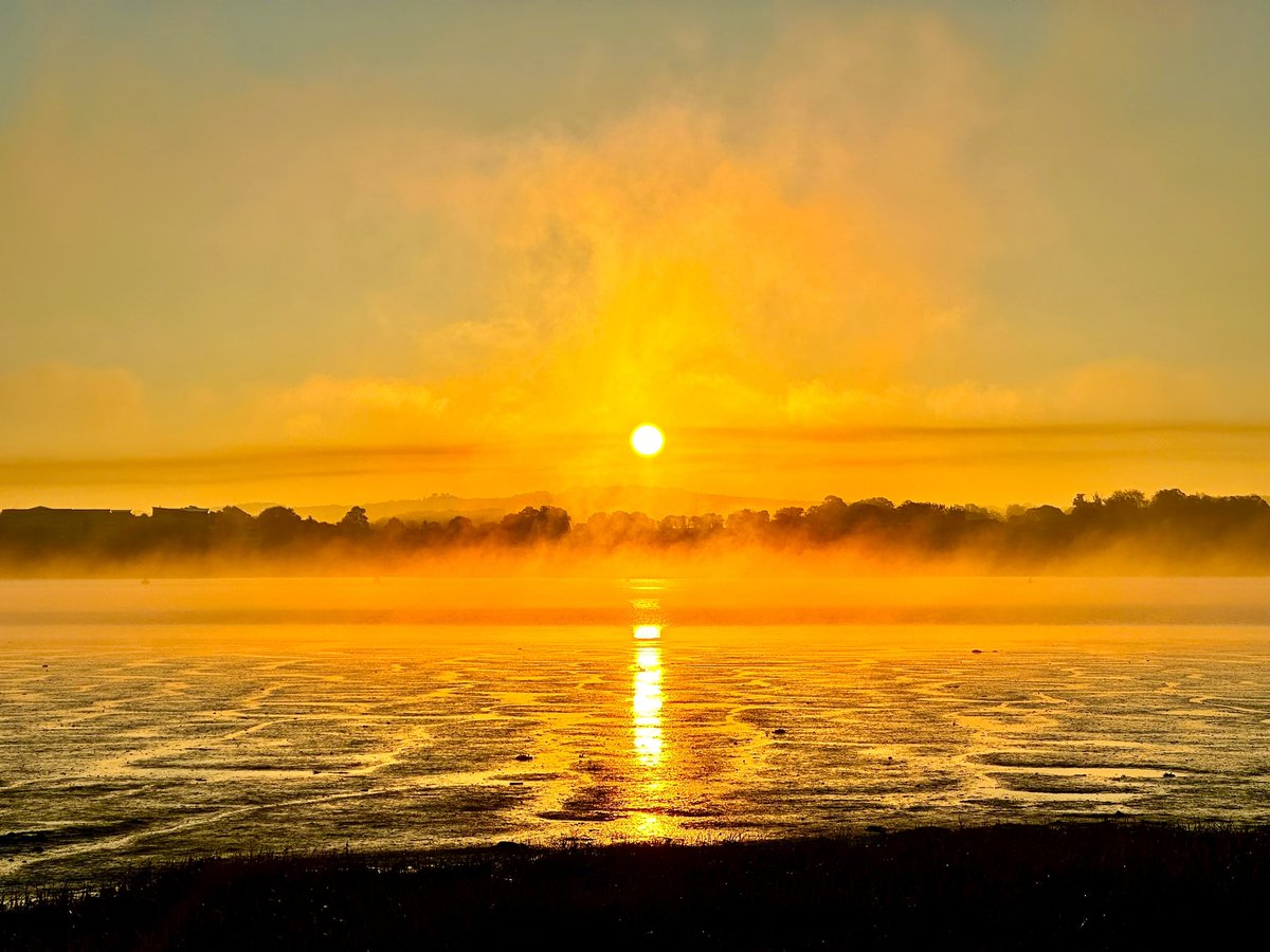 Sunrise over the Exe Estuary this bank holiday weekend. Have a nice one. @ExeterCanal @Exeter_Hour @DevonLiveNews @DevonLife @weatherchannel @bbcweather #sunrise #devon #exeter #weather #sun