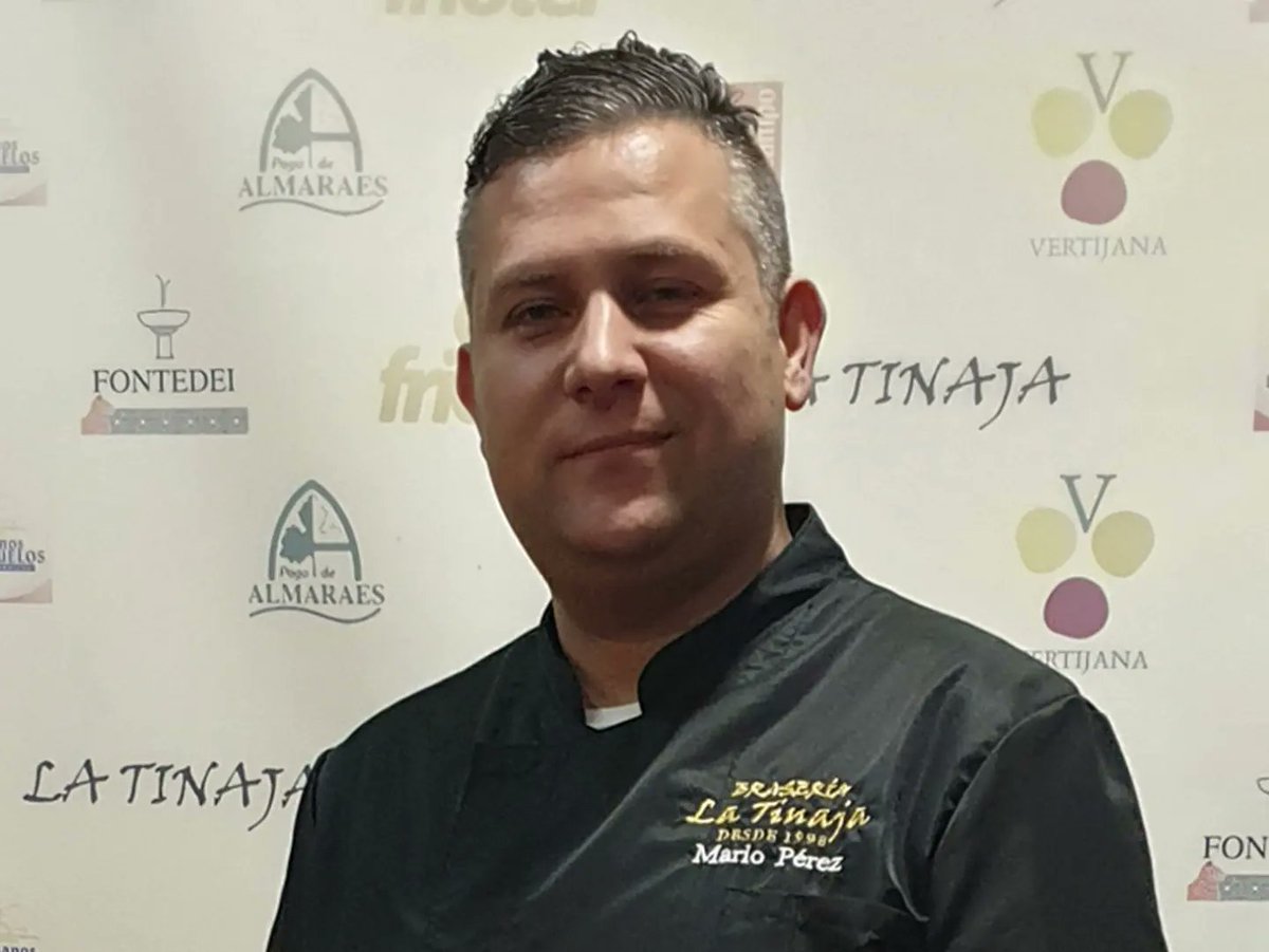 #dondelatierrateabraza | 🎥Programa "Ahora o Nunca"  
📼Gastronomía,Artesanía,Hábitat Cuevas #Guadix 🤩

🎥🎤Lucía,Iván y Álvaro #TVE  rodando👇

🔝 Maestro alfarero José Balboa🏺
🔝 T.Turismo María Paz Expósito🏛️
🔝Chef Mario Pérez Rte. La Tinaja🧑‍🍳

ℹ️ciagenda.blogspot.com/2024/05/ahora-…