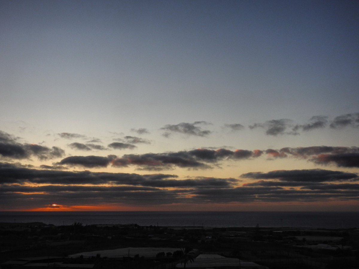 #paseoentrelasnubes Amanece desde algún lugar de Agüimes… 

#eltiempo #grancanaria #agüimes #aguimes #mayo #primavera #amanecer