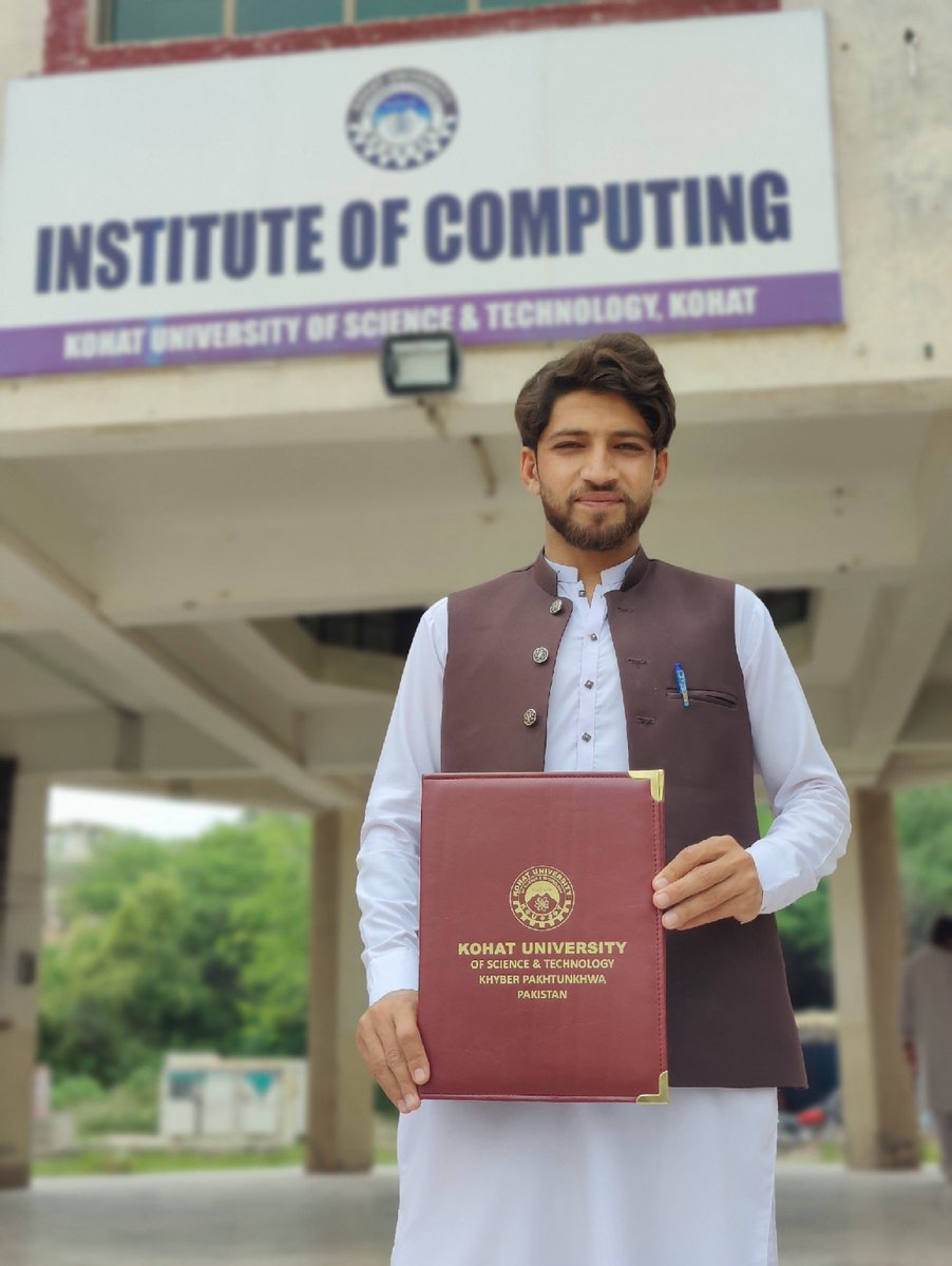 IshfoGhani's tweet image. 🎓 Excited to share that I've graduated with a degree in Computer Science! A huge thank you to everyone who supported me on this journey. Here's to the future! 🚀 #CSGrad #NewBeginnings