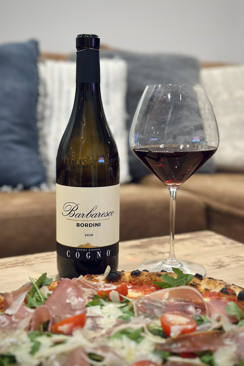 Does Saturday night  get any better? Fresh Prosciutto pizza with @elviocogno Barbaresco ‘Bordini’ 2020. From 40yr old organic Lampia vines (Nebbiolo sub variety) situated half way up the Bordini cru slope in Neive. 45min in the decanter and this is gorgeous. 🍷