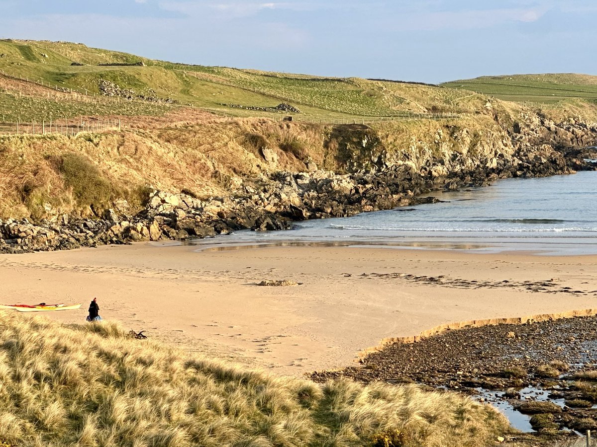 armadalefarm's tweet photo. A couple of sea kayakers came ashore yesterday and spent the night on the beach. Beautiful conditions and what a way to travel. Reminder of @LifeAfloat 's adventures at year. https://t.co/qJRpinO6hg