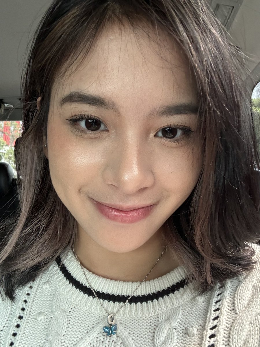 _zeeasadel's tweet photo. tired but happy face! hahaha jujur tangan aku sampe tremor karena belanjaannya berat 😮‍💨😮‍💨 https://t.co/ZNzxibG3Tw