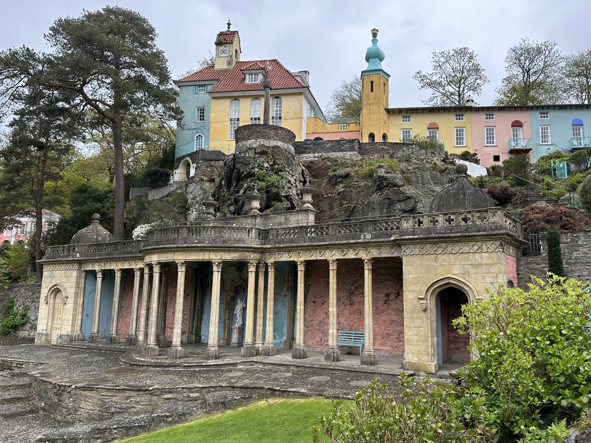 Colonnade at @Portmeirion. Began life as 18C cold bath in #Bristol before joining #CloughWilliamsEllis 'architectural jumble' in #Wales. Read more thefollyflaneuse.com/the-bristol-co… 
@plasbrondanw @GeorgianGroup @SPAB1877 @BristolCivicSoc @bristolmuseum