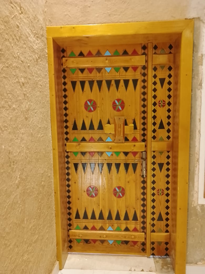 الأبواب التراثية تعكس جملاً غير طبيعياً
نعتز بتاريخنا و نصنع من الرقي أشكالاً تناسب الحاضر

من أعمالنا للأبواب التراثية
#ثادق #الرياض #المملكة_العربية_السعودية 

للتواصل: 0502645135