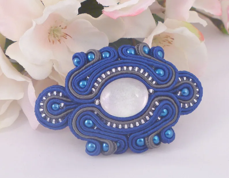 Soutache and beaded barrette Have a pretty hair day wearing this handmade, unique barrette. Available to purchase, info below or via bio link. #earlybiz #MHHSBD