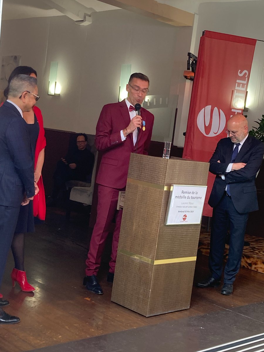Cérémonie de remise de la médaille du #Tourisme à Laurent Rossi, Directeur exécutif @summerhotels_ , avec qui nous travaillons conjointement à faire de #Nice06 une destination de qualité. Félicitations à lui ! #ExploreNiceCotedAzur