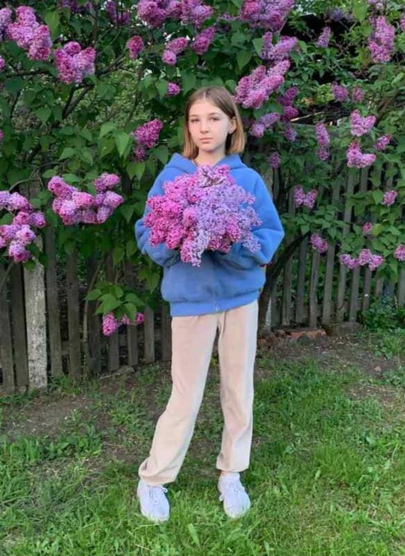 🕯️ Today Novohrodivka community will pay respects to 12-year-old Anna and her grandmother Svitlana, both killed in the Russian shelling of Memryk village, Donetsk region on May 2nd. 📷: Novohrodivka City Council
