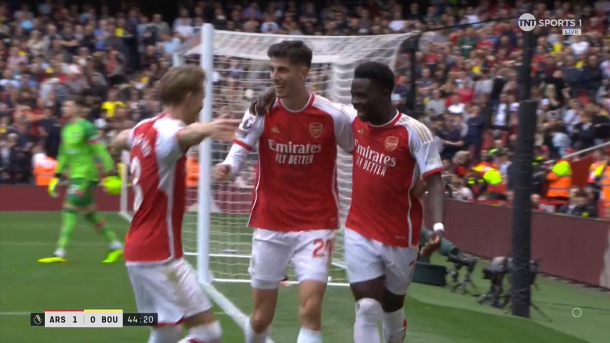 📸 | Bukayo Saka makes it 1-0 Arsenal!