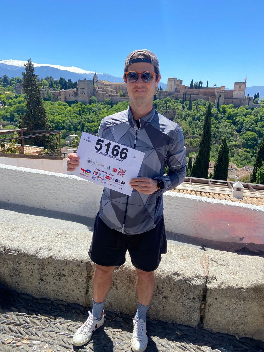 #40mediamaratongranada Ya estamos listos para correr esta maravillosa media maratón de #Granada, @mediamaratongr Se espera dura, pero bonita. @ConcejaliaDXTgr @alhambracultura
