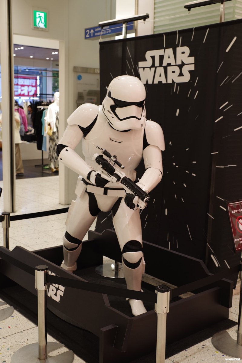 ☆広島パルコにて☆ 実物大ストームトルーパー Stormtrooper に遭遇おぉーカッコいいですね🔦(^-^)／ #スターウォーズの日 #MayThe4thBeWithYou #スターウォーズ #STARWARS #フォースと共にあらんことを