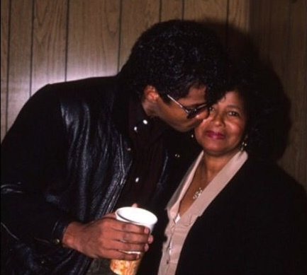 A huge happy 94th birthday 🎂🥳✨️ to the matriarch of the greatest musical dynasty of all time, Mrs. Katherine Esther Jackson & the eldest Jackson son/brother Sigmund Esco 'Jackie' Jackson, who turns 73 today. #HappyBirthday #HappyBirthdayKatherineAndJackieJackson