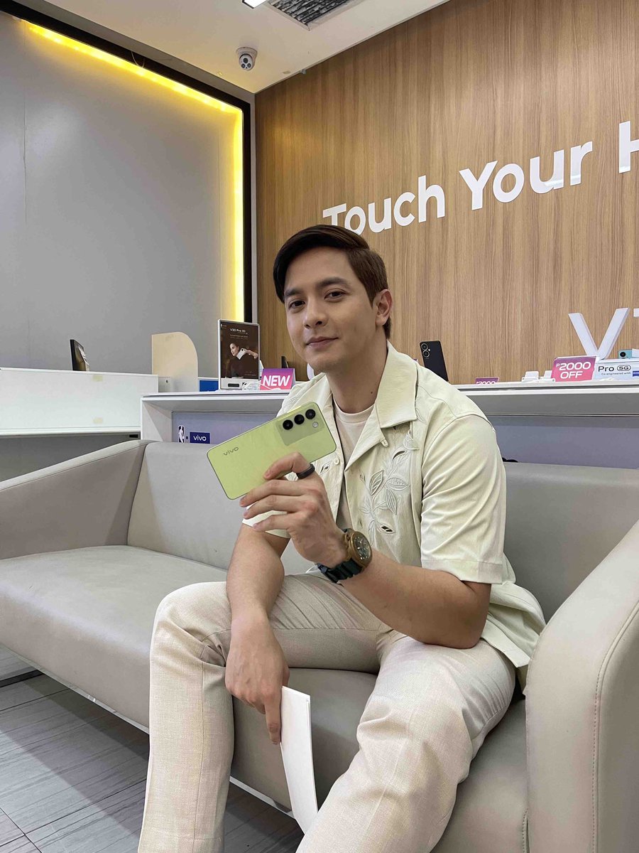 POV: Your camera roll after spending the day with Alden 🥹🥰 Check out Alden Richards during today’s @Vivo_Phil meet and greet at SM Megamall ✨ #AldenRichards #vivoY100xAlden #vivoMeetAndGreetwithAlden