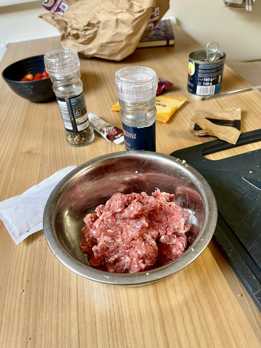 Sssh. No-one tell Kaz I’ve used the dog bowl for today’s #hellofresh. Just dog spit…