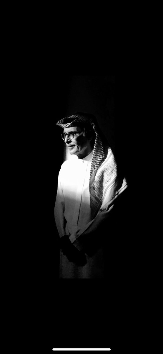 alkhalifa_d's tweet image. لا تلوّح للمسافر
المسافر راح
ولا تنادي للمسافر
المسافر راح
ويا ضياع أصواتنا
في المدى والريح
القطار وفاتنا، 
والمسافر راح
يلا يا قلبي تعبنا
من الوقوف
ما بقى بالليل نجمة ولا طيوف
ذبلت أنوار الشوارع
وانطفى ضيّ الحروف
يلّا يا قلبي سرينا
ضاقت الدنيا علينا
القطار وفاتنا
والمسافر راح..