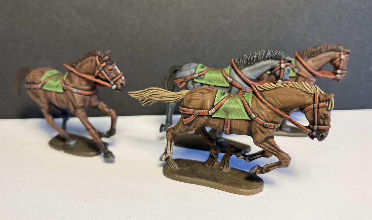 Horses! I did it, pushed through and I’m very glad I finished these up! They do need riders but those are a walk in the park compared to these. Think my style works alright for horses! #Warmongers #wepaintminis #wargaming #tts #miniaturepainting #lateroman #28mm