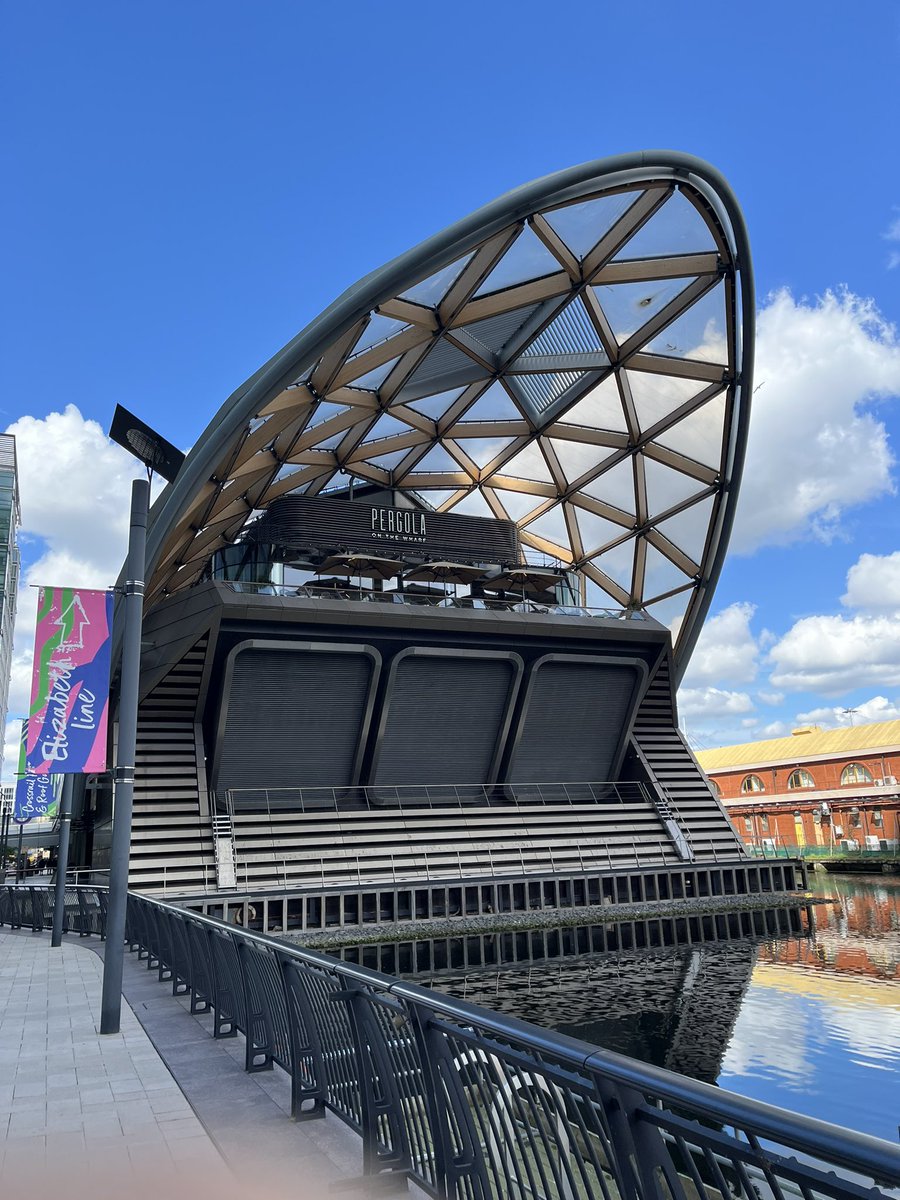 Lovely morning exploring cross rail roof garden at Canary Wharf. A peaceful start to the long weekend.