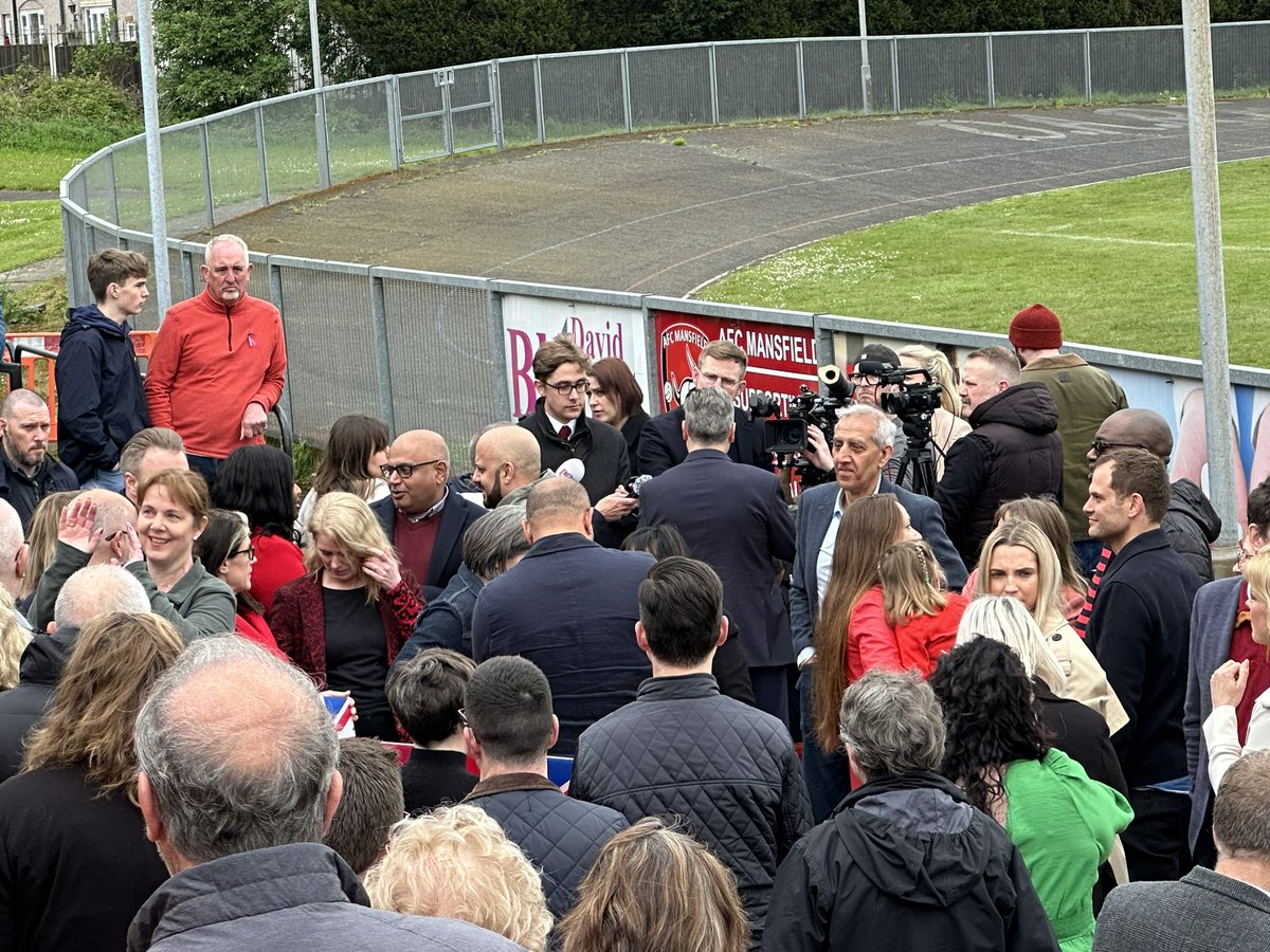 Wasn’t much that would have got me out of bed early this morning, but good to have @Keir_Starmer in the East Midlands to congratulate @ClaireWard4EM @NicolleNdiweni and @gary_Godden on their victories and meet many new @UKLabour parliamentary candidates.