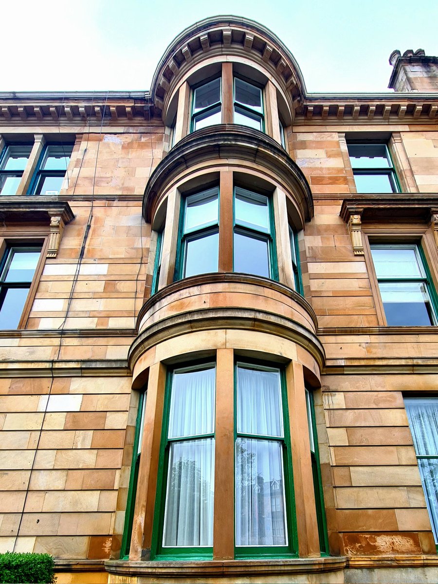A tower of bow windows on a late 19th Century tenement building on Newark Drive on the Southside of Glasgow.

#glasgow #architecture #glasgowbuildings #window  #bowwindows #tenement #glasgowtenement #architecturephotography #pollokshields