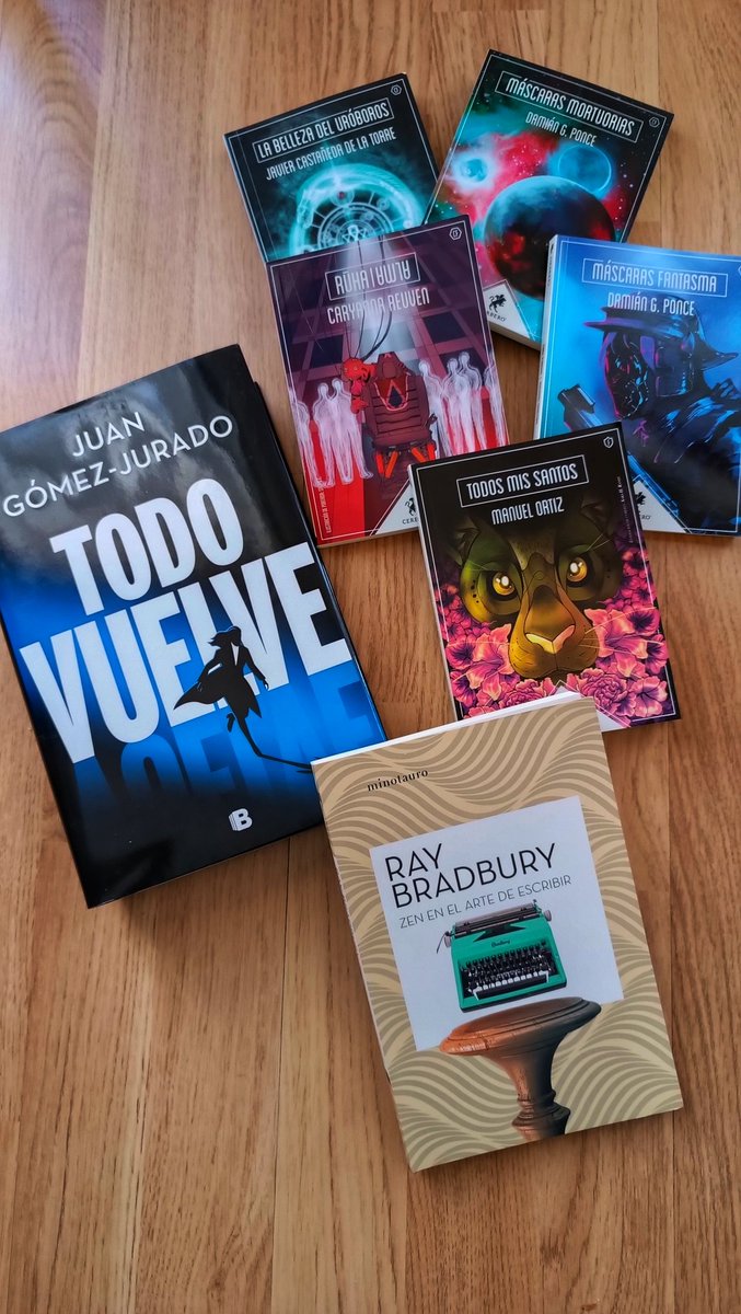 Estos libros se han venido conmigo en la feria del libro de Málaga 😍 @FLMalaga @edcerbero @JuanGomezJurado @minotaurolibros