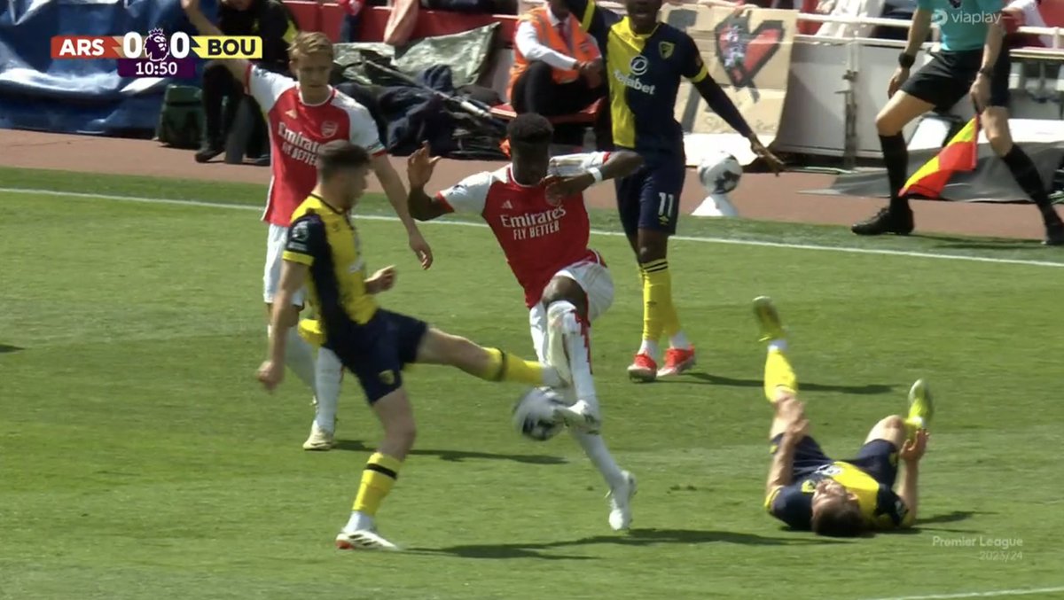 Not even a yellow card, Saka was also bleeding from this lmao