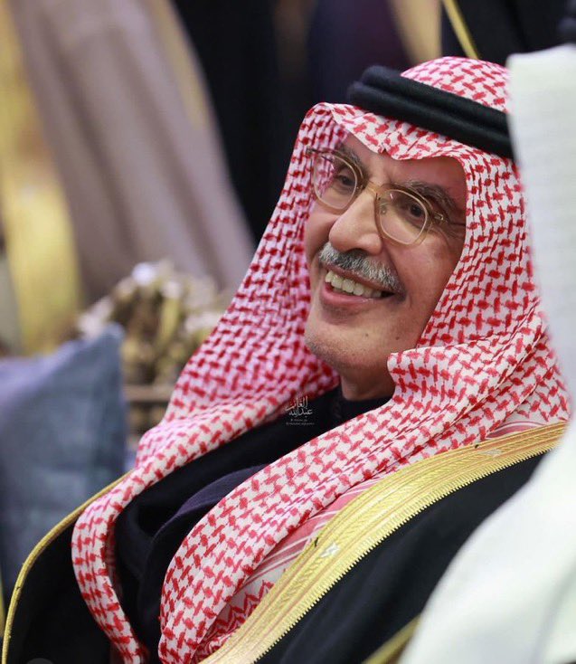 وإنطفى ضي الحروف
فقيد الوطن .. والأدب .. والشعر 
رحم الله شاعرنا وأميرنا الغالي 
 #بدر_بن_عبدالمحسن_في_ذمه_الله