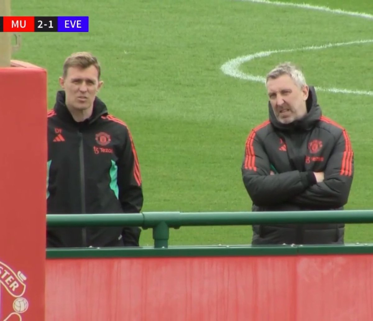 🚨📸 Jason Wilcox watching the U18s game with Darren Fletcher. #MUFC