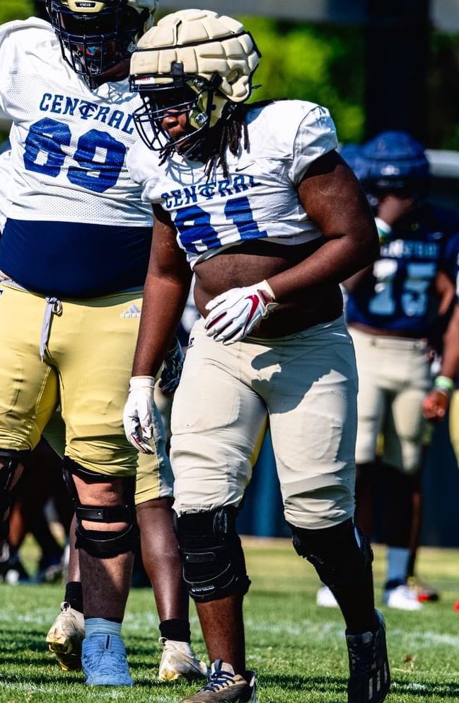 OL of the day for spring practice #5 Travis McHellon @MchellonTravis  #TogetherWeSwarm