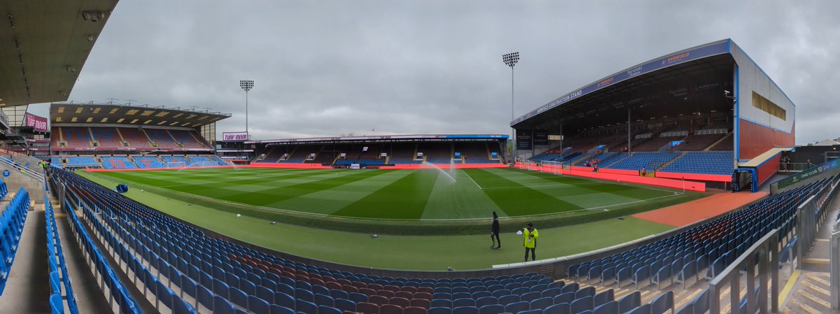 Overcast, grey but dry at the moment at Turf Moor, where we could see some rain later today. It peed it down across the Pennines. #NUFC take on Burnley later this afternoon, looking to strengthen their bid for European qualification. #WaughWeatherReport #BURNEW