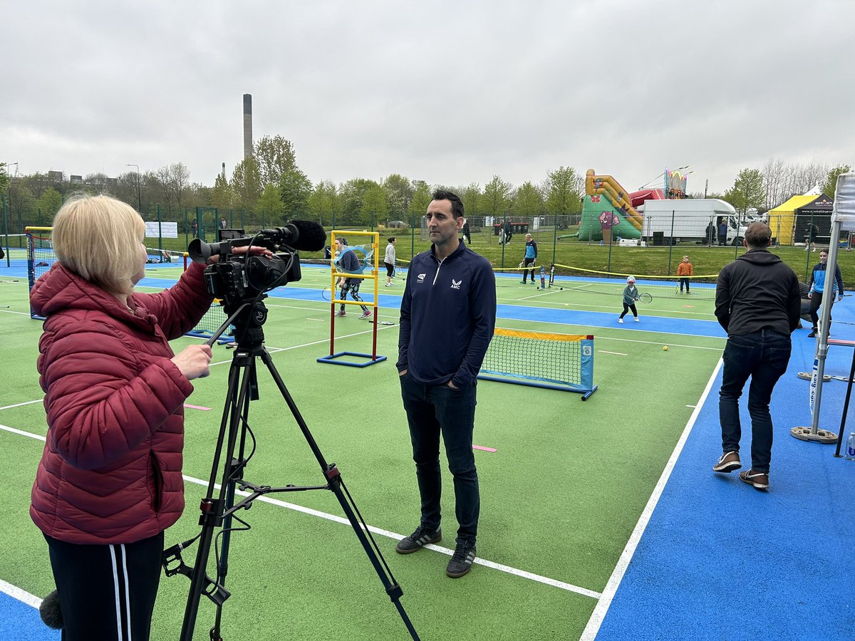 @itvtynetees getting some footage for their piece on the opening of the refurbished park courts across @NewcastleCC. @LTAParks @WDTParks @urbangreenncl