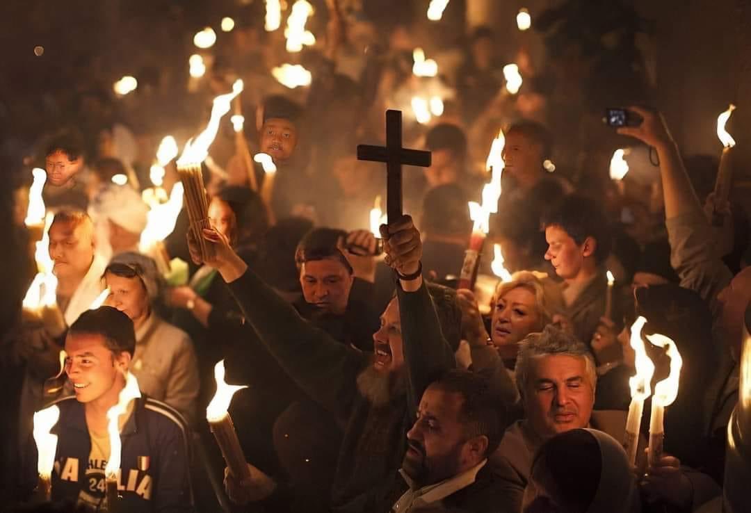 نوّر حياتنا المظلمة ووحّد جميع المسيحيين
صليبك كان خلاصنا ونورك الازلي لم ولن تمنعه عنّا 🙏
🔥🔥🔥☦️#سبت_النور☦️ 🔥🔥🔥