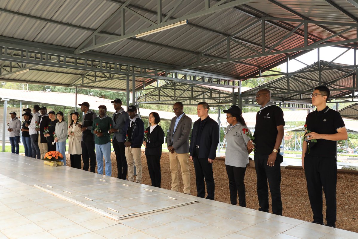 Today, The District Deputy Executive Administrator @HussAnnyMonique received H.E. Wang Xuekun, Chinese Ambassador to Rwanda together with members of @ChinaRwanda at @NyanzaMemorial to honor the victims of Genocide against the Tutsi with a laying of wreaths at the burial place.