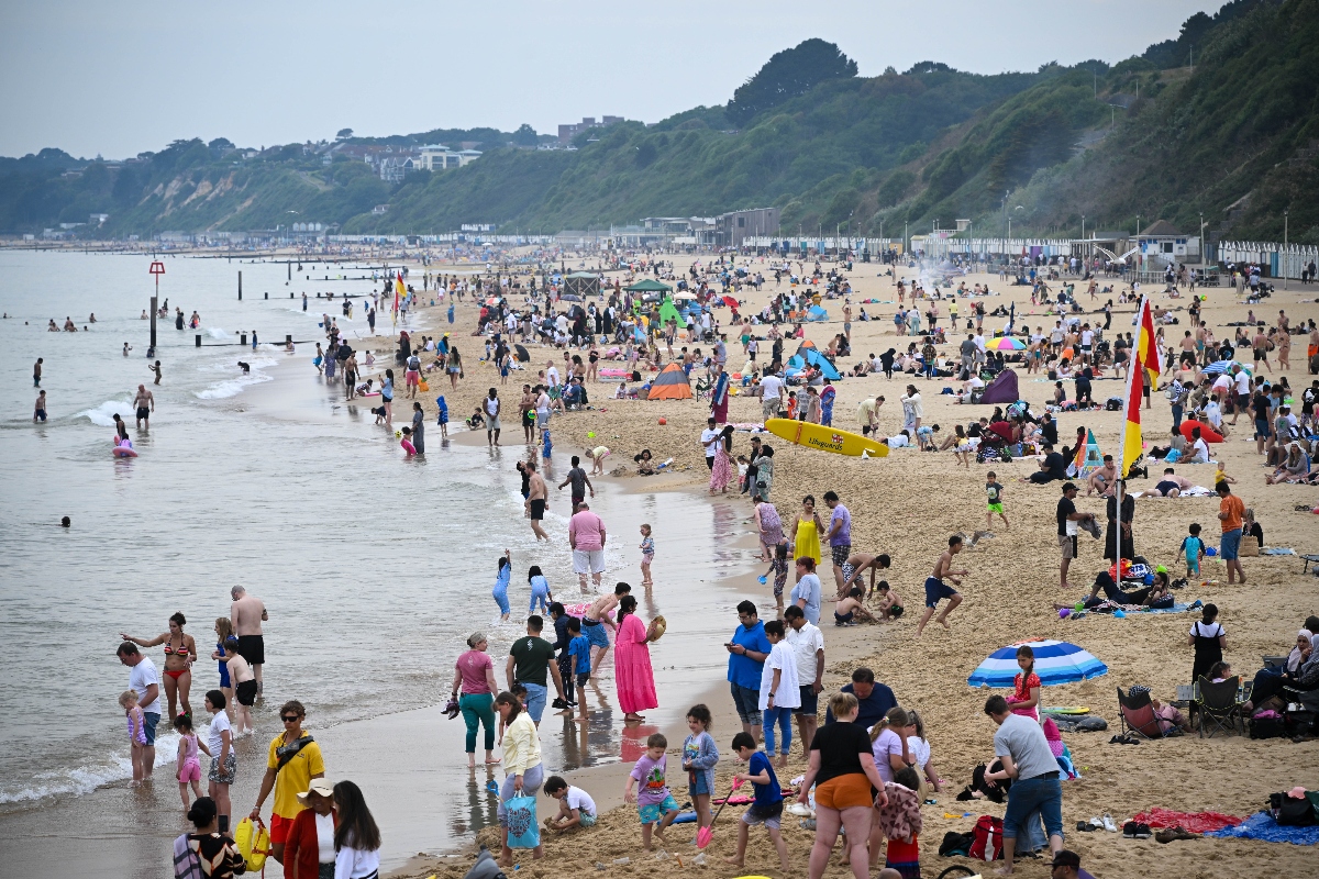 Finally! Brits set to bask in Bank Holiday sunshine as fears of washout banished express.co.uk/news/weather/1…
