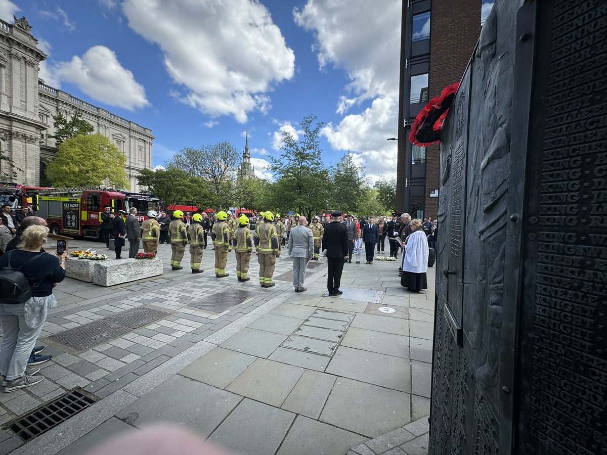 Joined the minute silence at St Paul’s for the Firefighters Memorial Day today to honour firefighters who have lost their lives in the line of duty.

Importantly firefighters who lost their lives to cancer were recognised and remembered today.

#FirefighterMemorialDay
#May4th